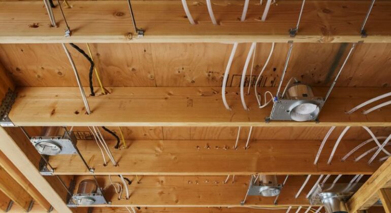 Signs of Faulty Electrical Wiring in Florida Homes